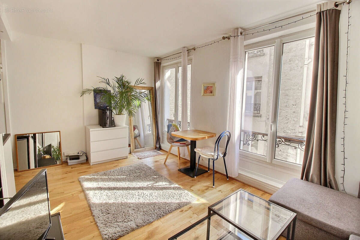 Appartement à PARIS-3E