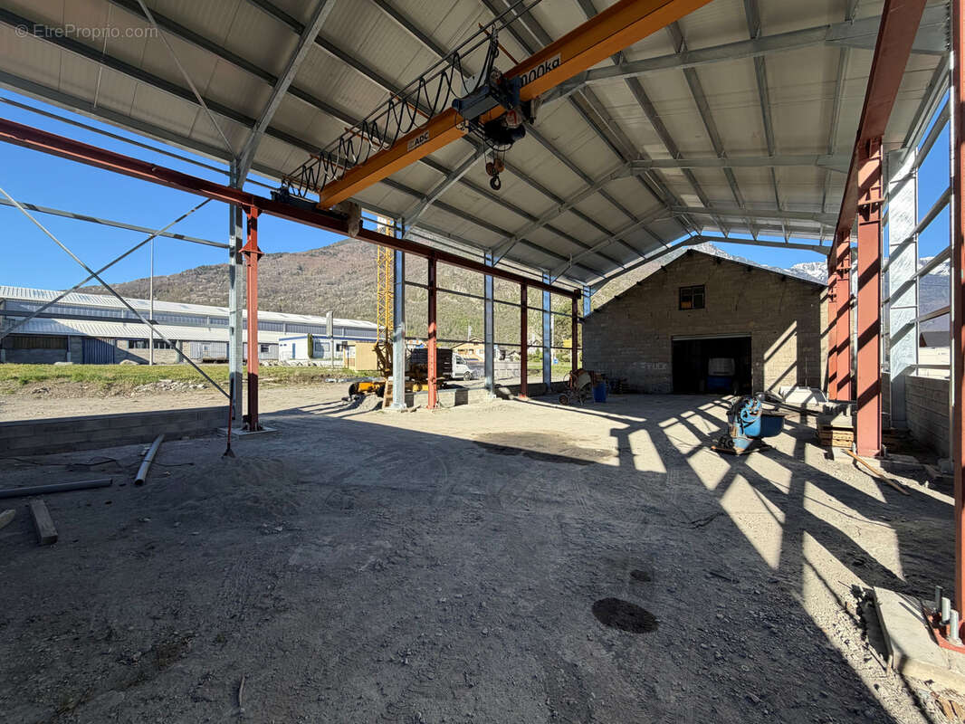 Commerce à SAINT-ETIENNE-DE-CUINES