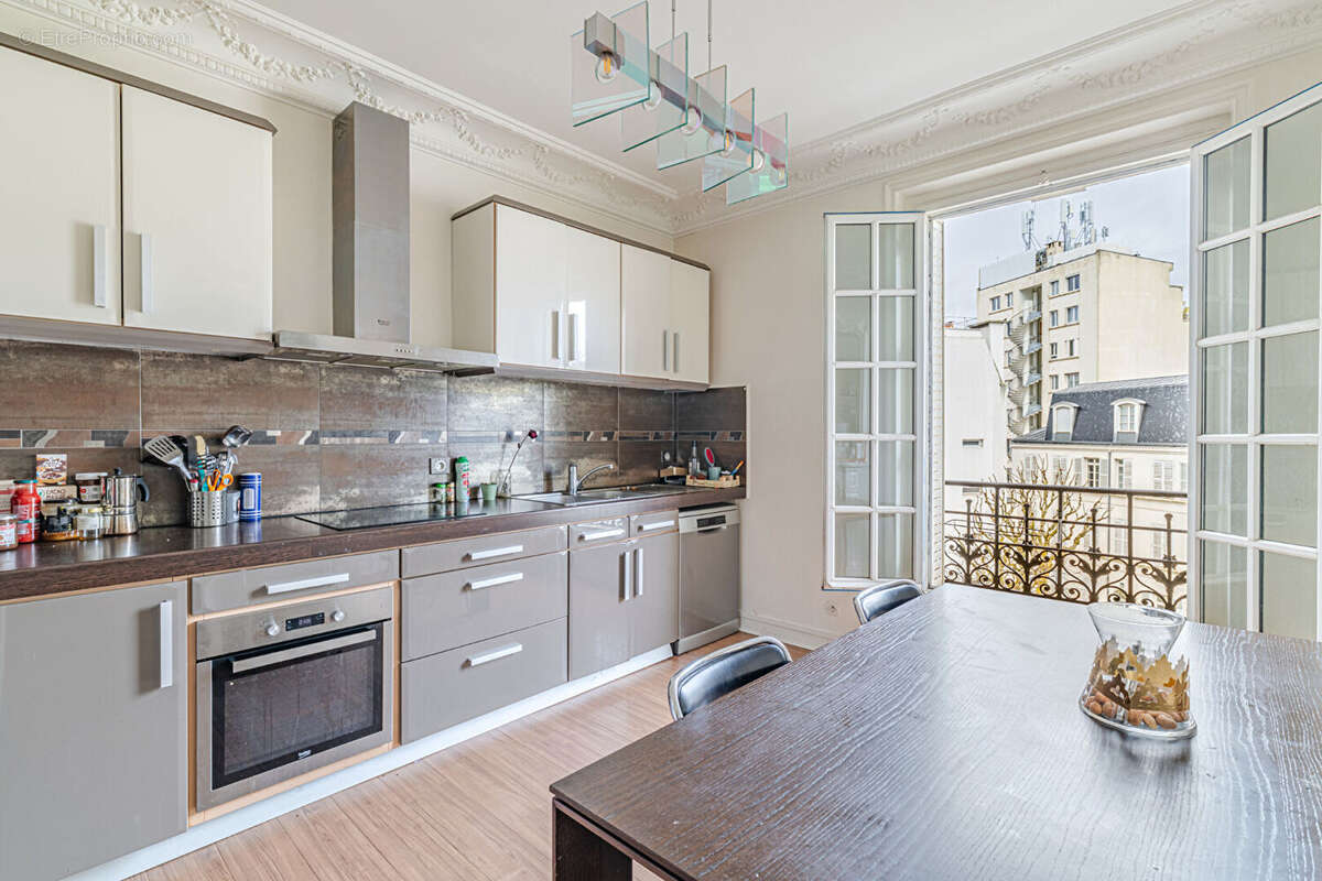 Appartement à PARIS-15E