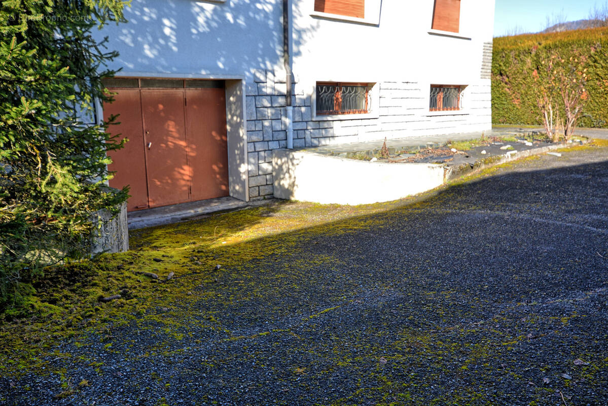 Parking à SCIONZIER