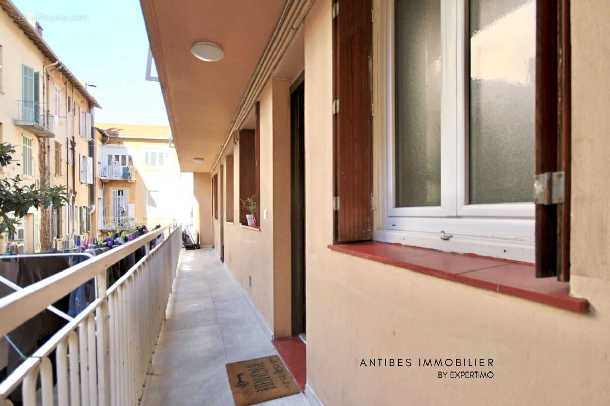 Appartement à VALLAURIS