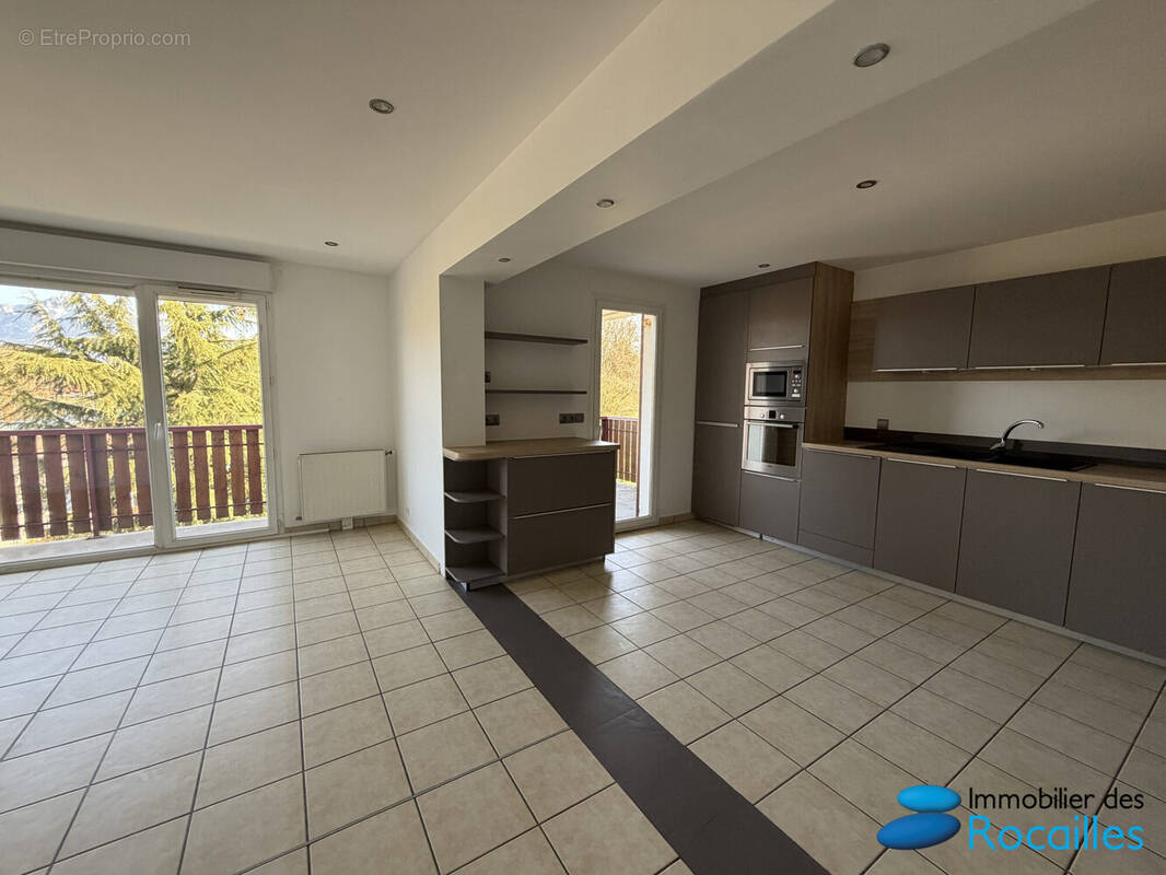 Appartement à SCIENTRIER