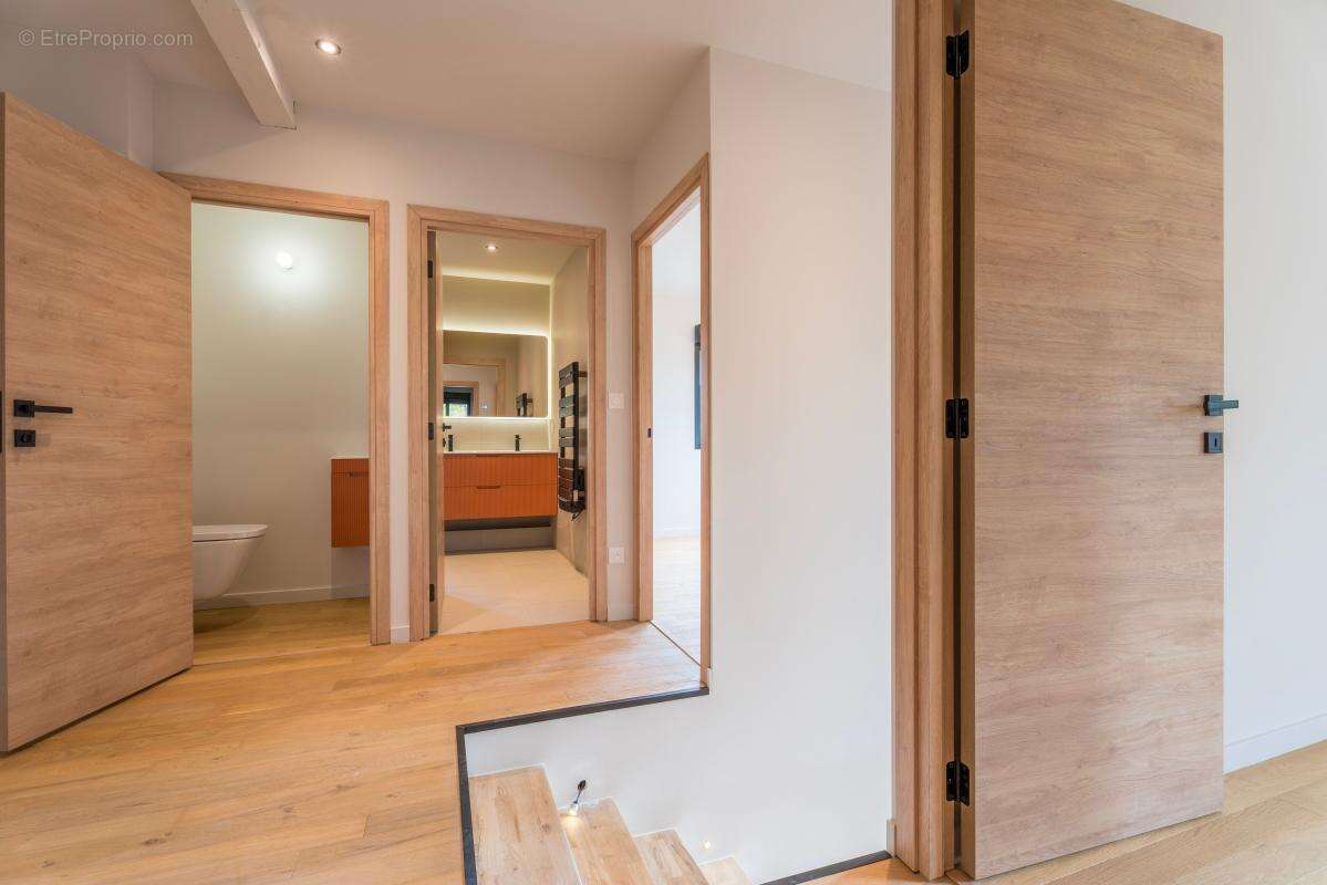 Maison à CHARBONNIERES-LES-BAINS