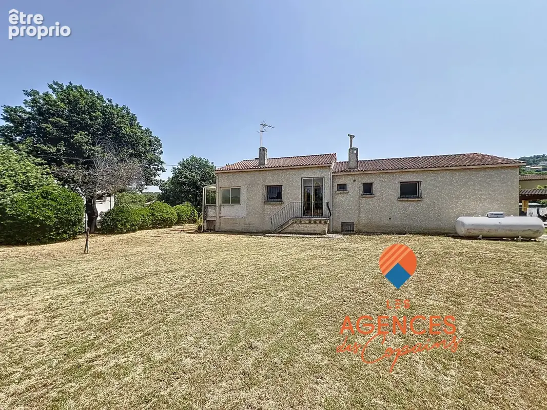 La seyne / limite six-fours saint jean, villa t5 avec 1500m2 de terrain, proche commodites - photo 2