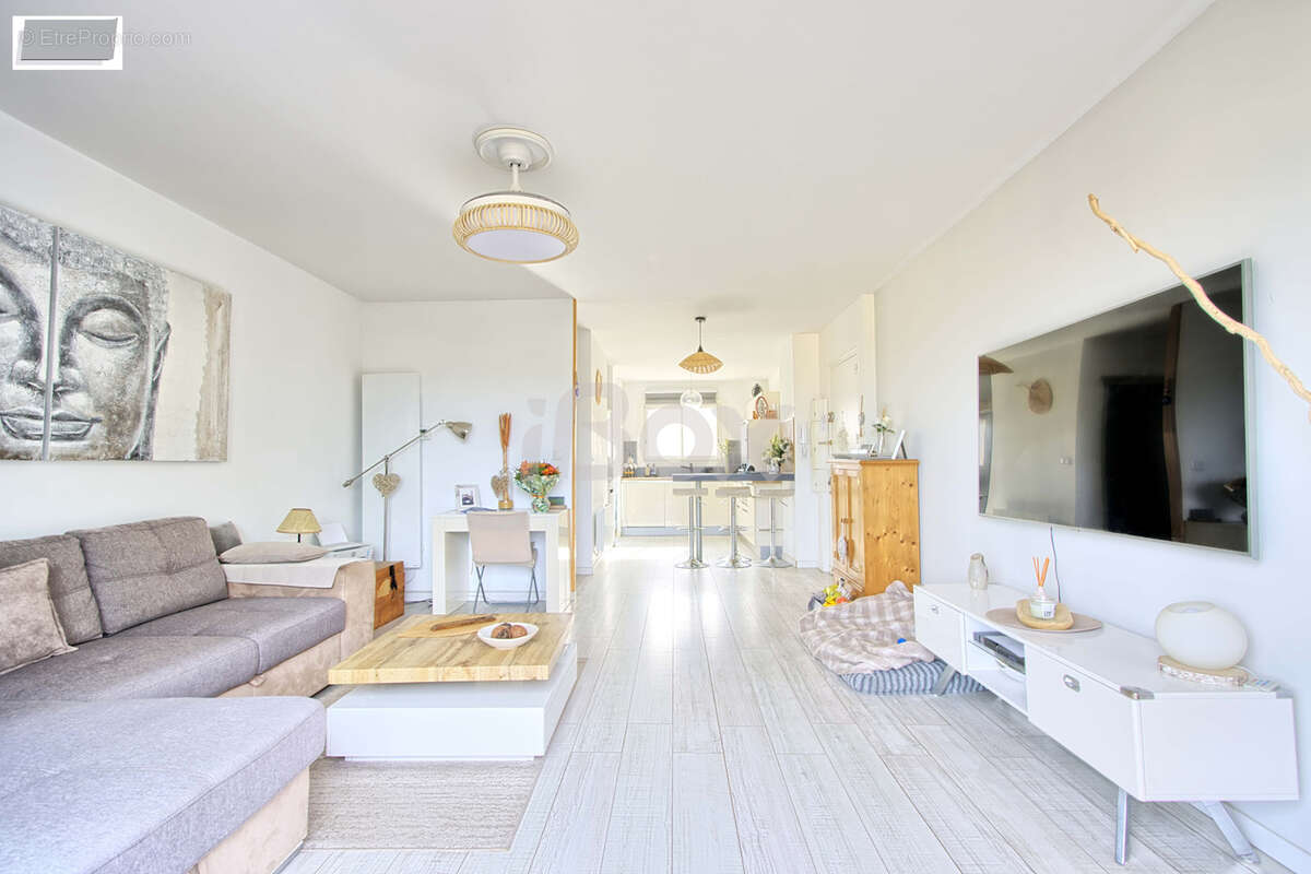 TOULON SUD - PETIT BOIS / CAP BRUN - T3 rénové de 72m2 avec terrasse et possiblité garage - photo 3