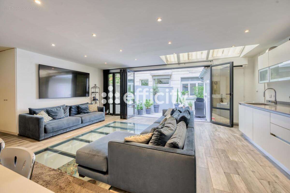 Appartement à PARIS-16E