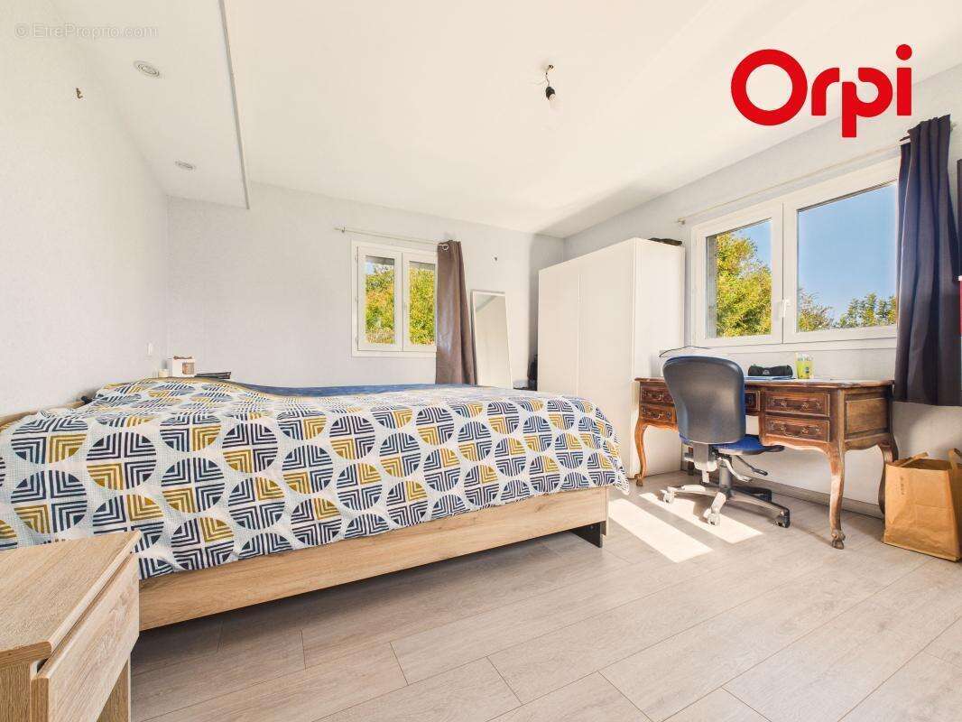 Maison à MONTREUIL-L&#039;ARGILLE