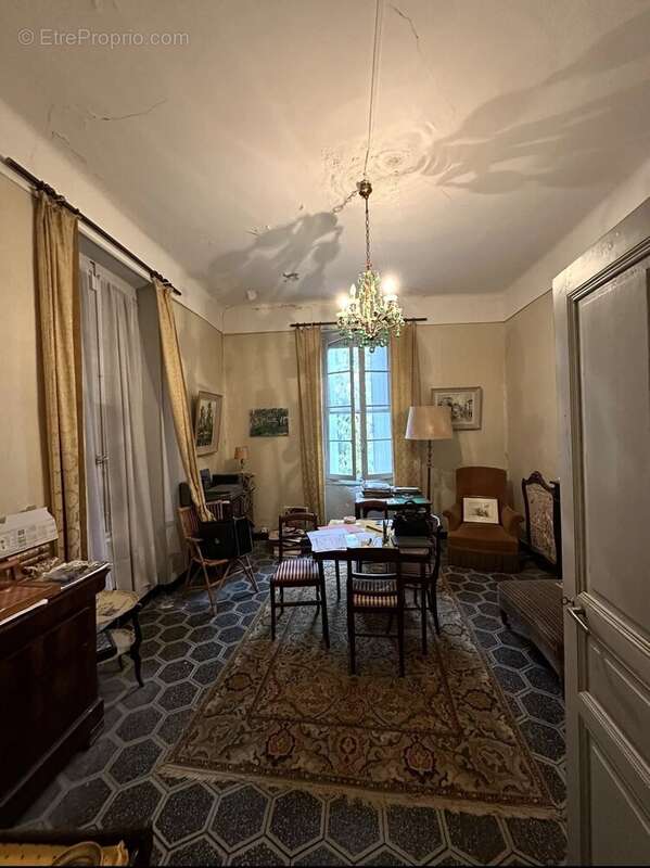 Maison à SAINT-CHAPTES