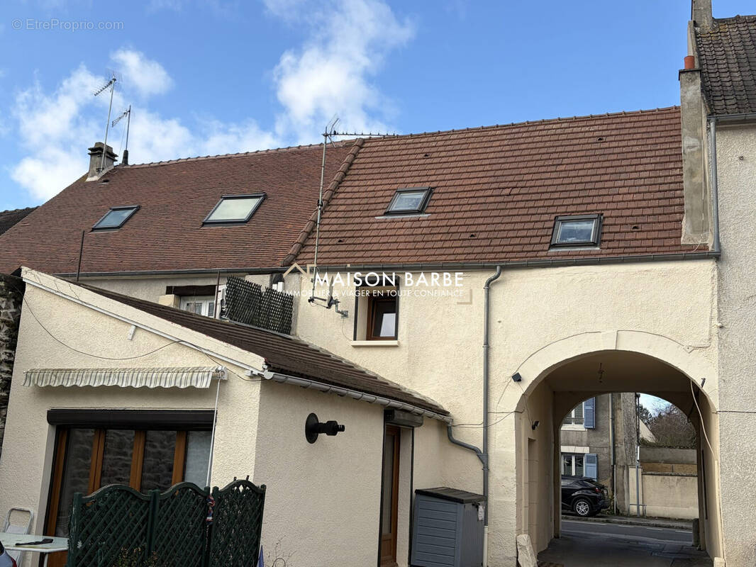 Maison à LA CHAPELLE-EN-SERVAL