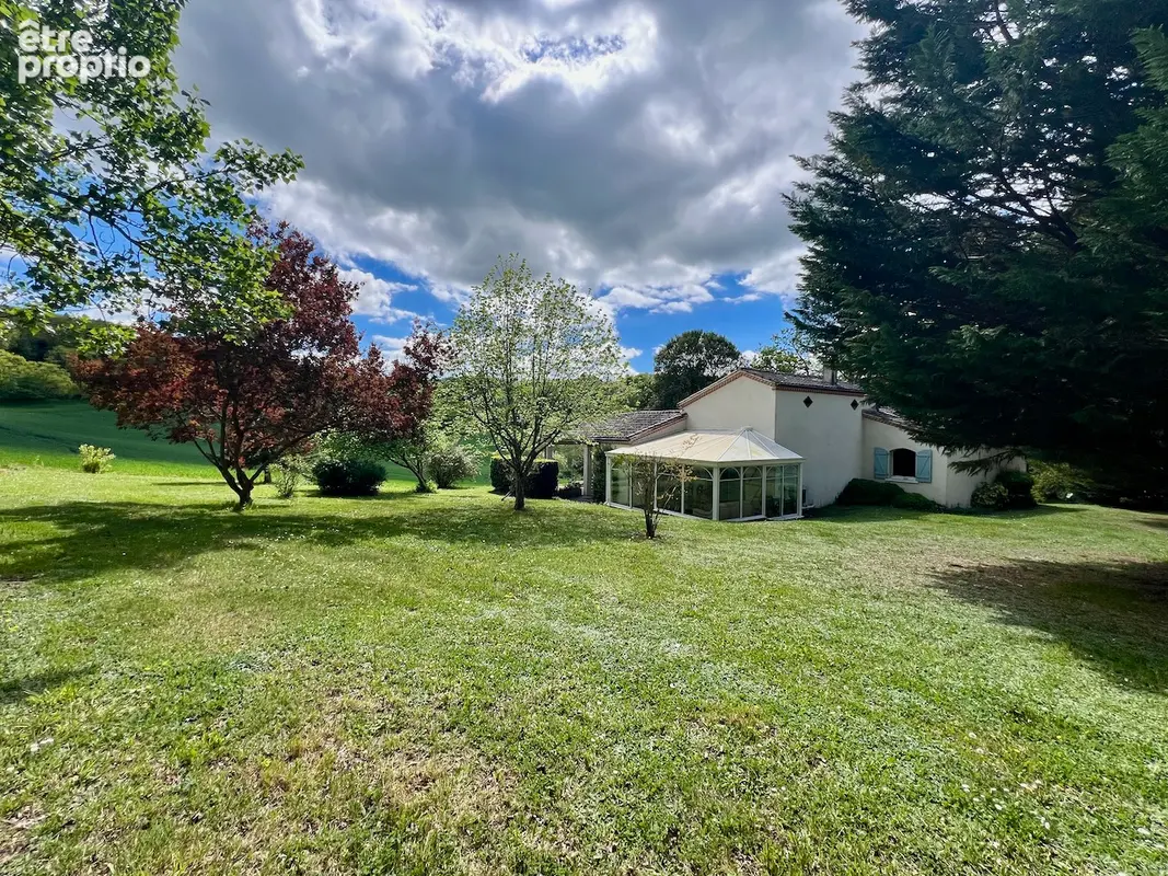 Maison provençale 121 m² avec vue exceptionnelle, secteur PUJOLS (47) Située dans un environnement campagne privilégié sur le se - photo 2