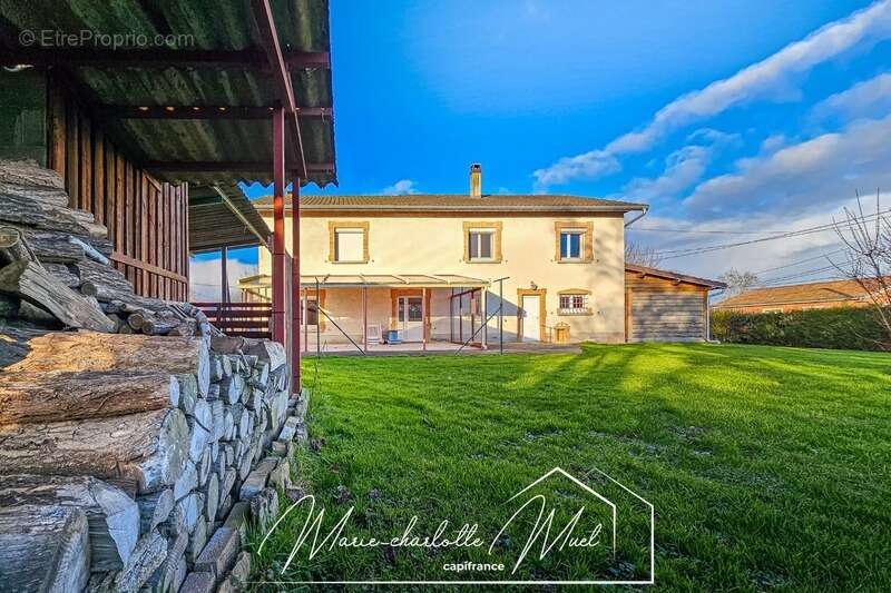 Maison à BAGE-LA-VILLE