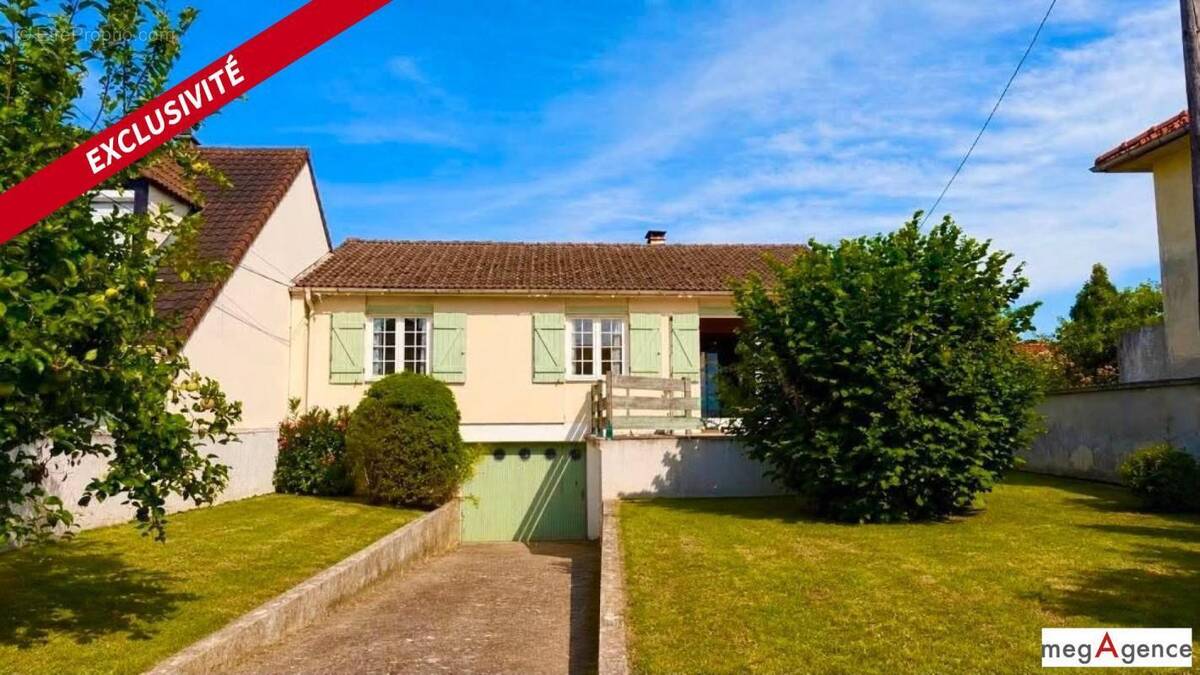Maison à LES CLAYES-SOUS-BOIS