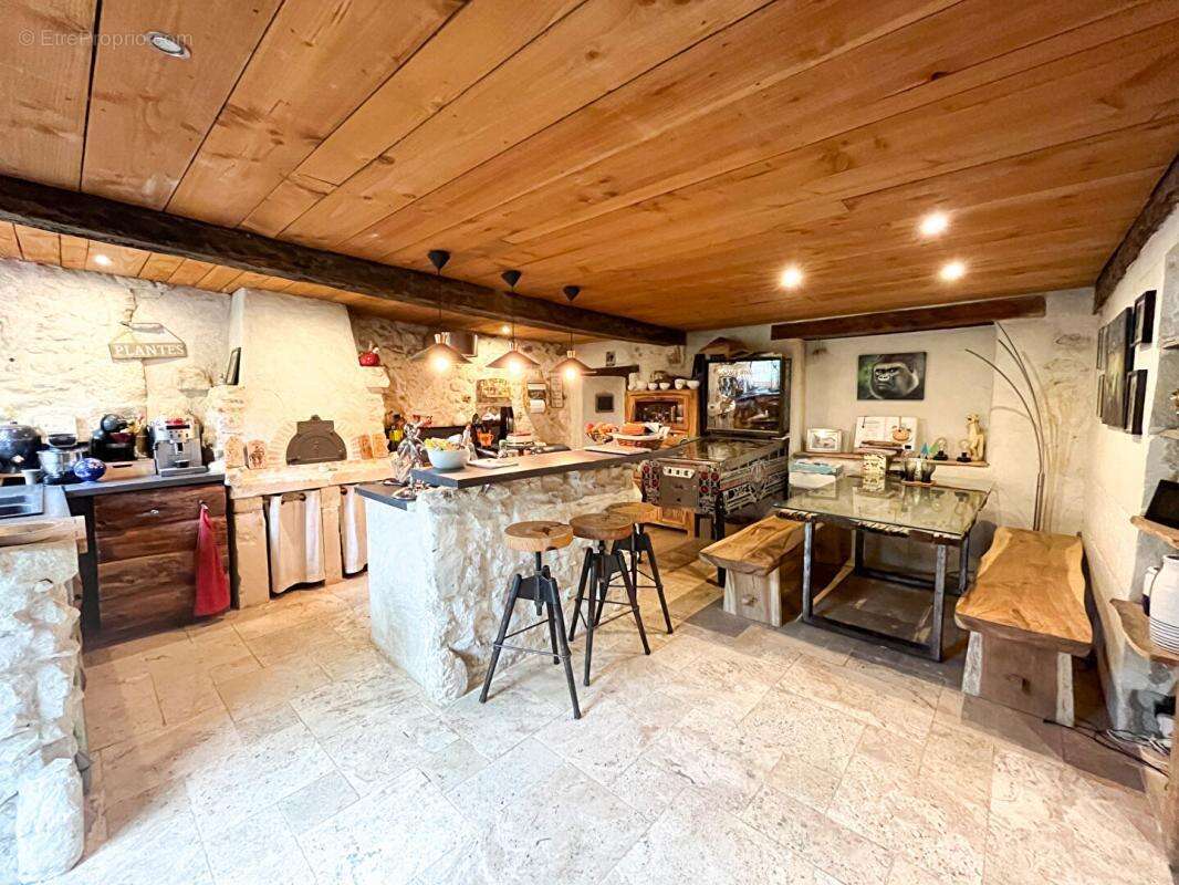 Maison à NOUANS-LES-FONTAINES