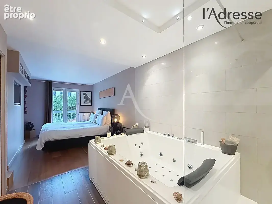 Exclusivité - l'adresse de prestige - maison familiale contemporaine de 161m² (200m² au sol) avec jardin et double garage - photo 4