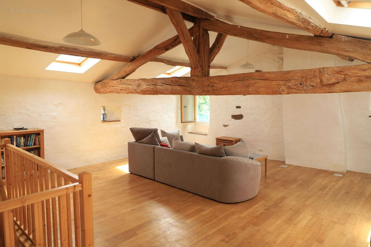 Maison à CHERVES-CHATELARS