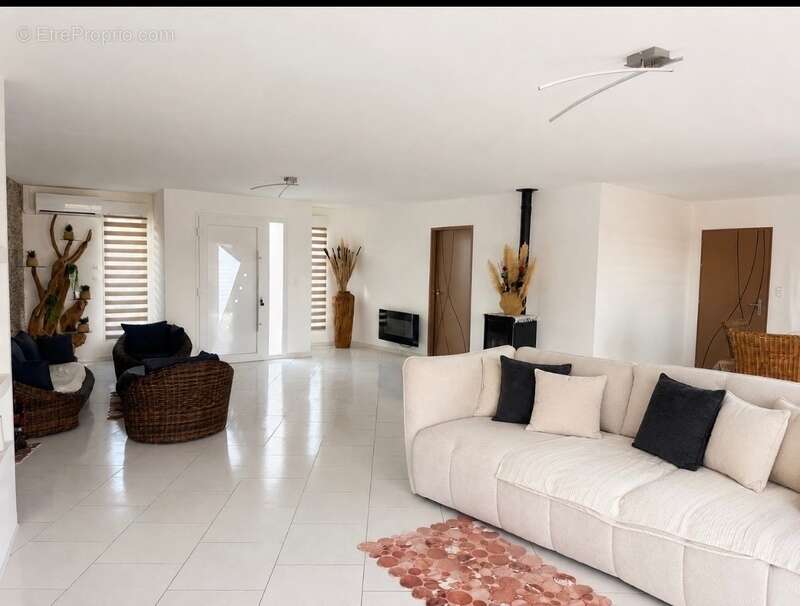 Maison à vendre 4 pièces GIFFAUMONT CHAMPAUBERT (51) - photo 3