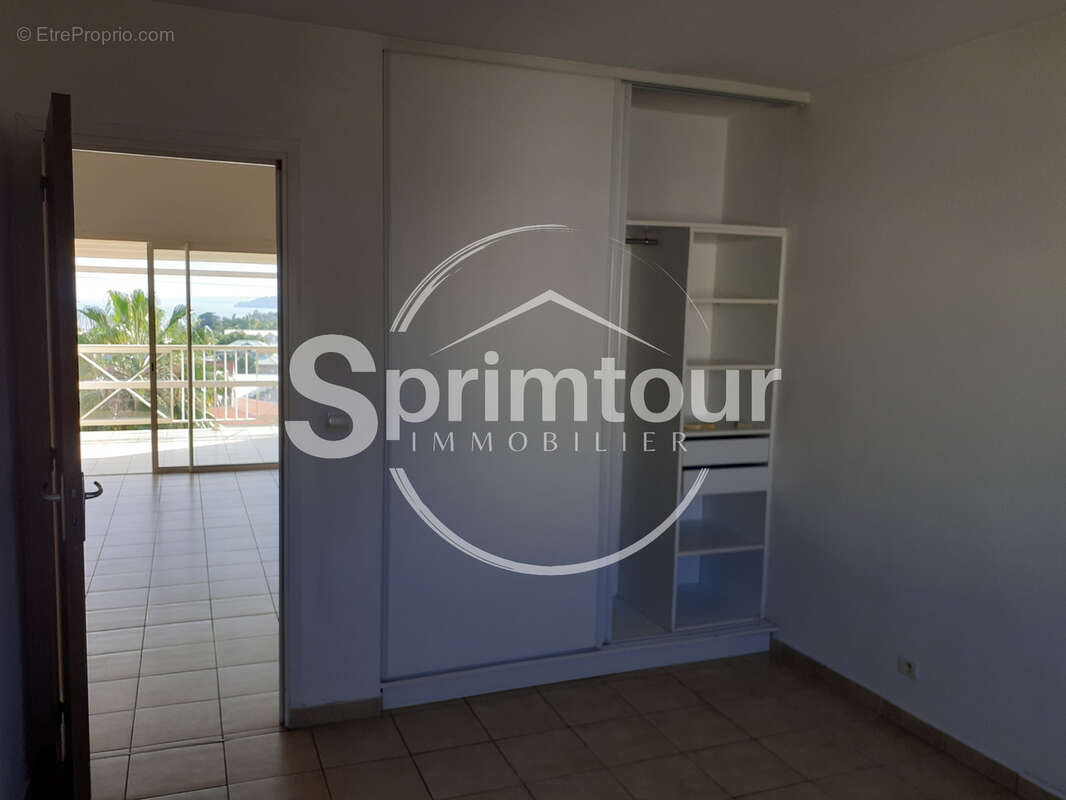 Appartement à BAIE-MAHAULT