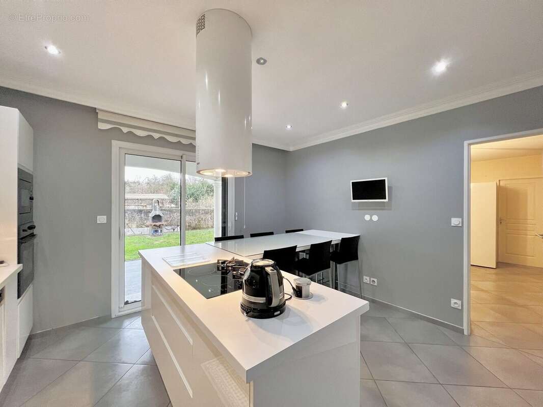 Maison à PONT-DE-CHERUY