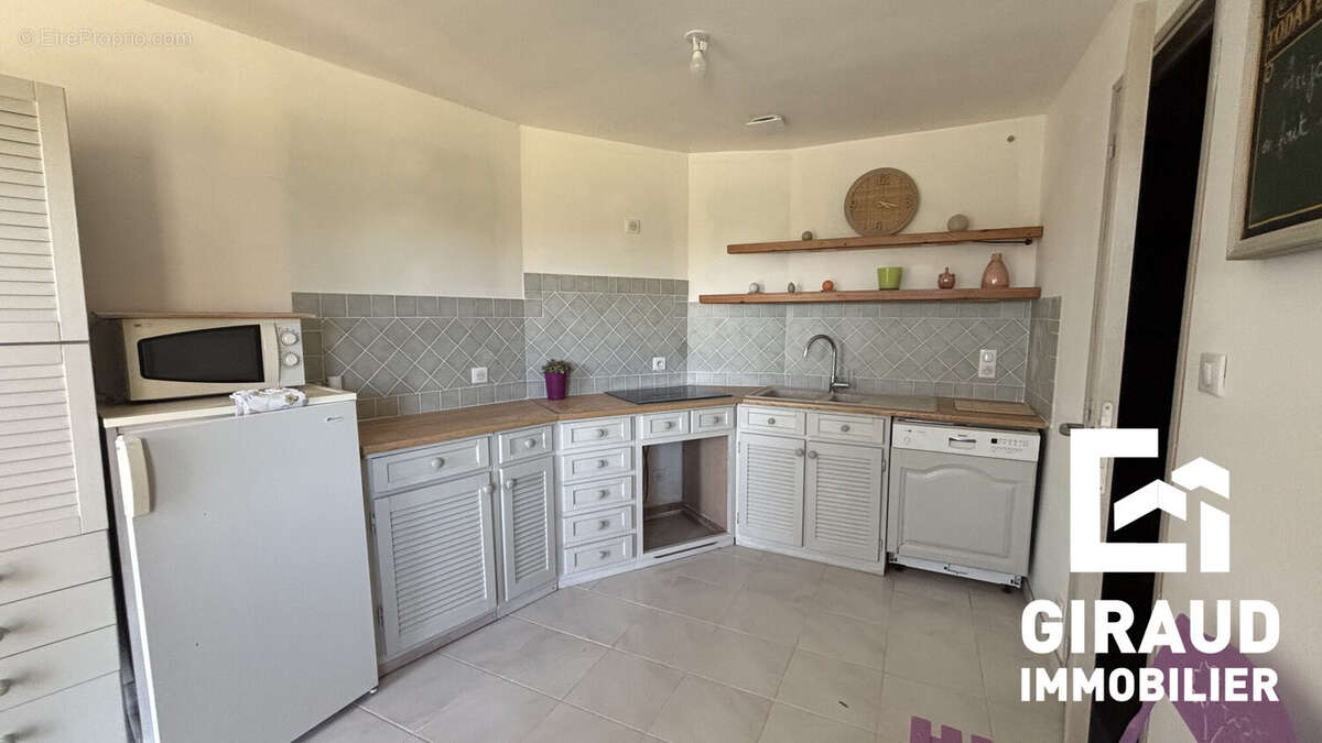 Maison 117 m² à Breuil-Barret  - photo 4