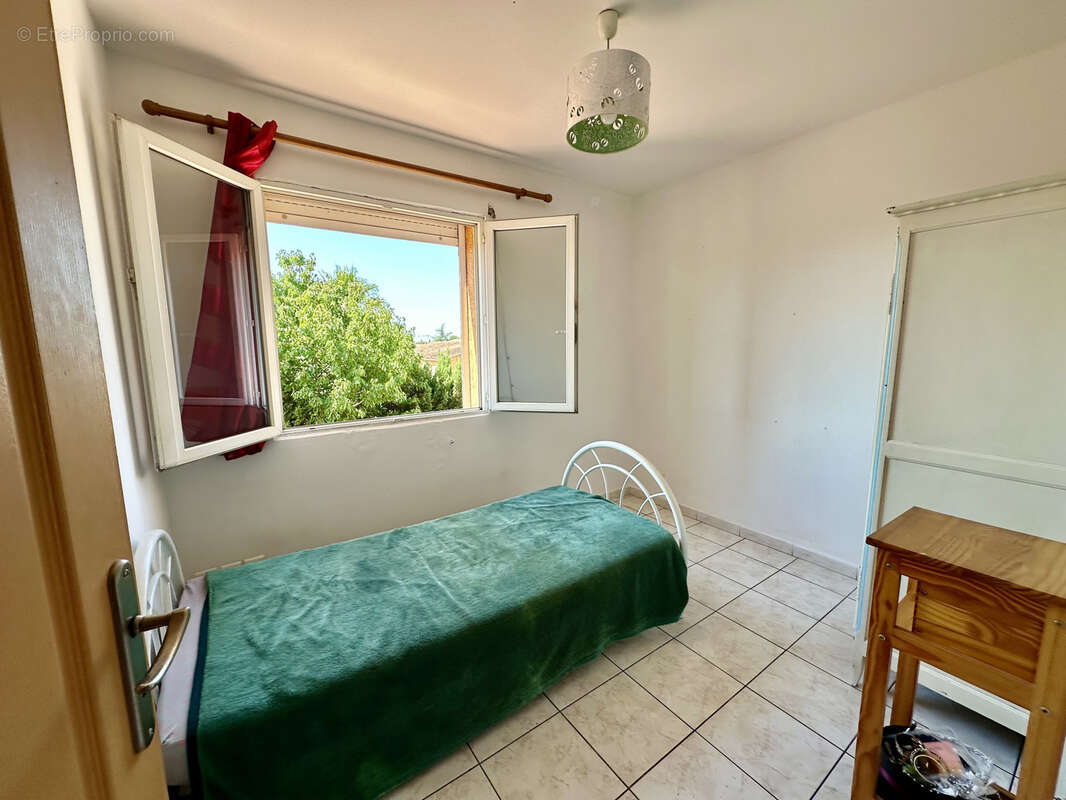St Gilles (30): Grande Villa T5 de 117 m2 sur 253 m2 de terrain avec garage et deux parkings - photo 13