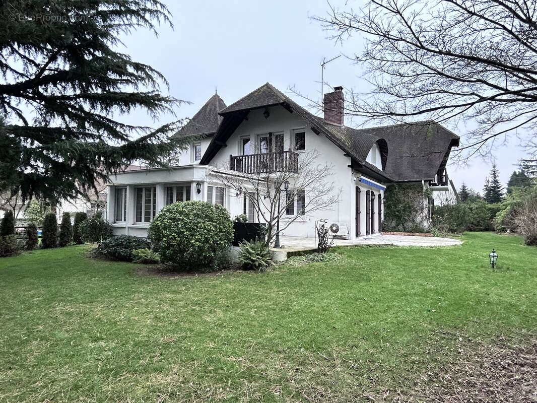 Maison à SAINT-ETIENNE-DU-ROUVRAY