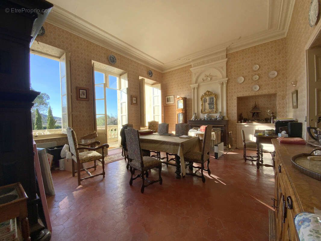 Appartement de 215 m2 dans un château avec parc. - photo 2