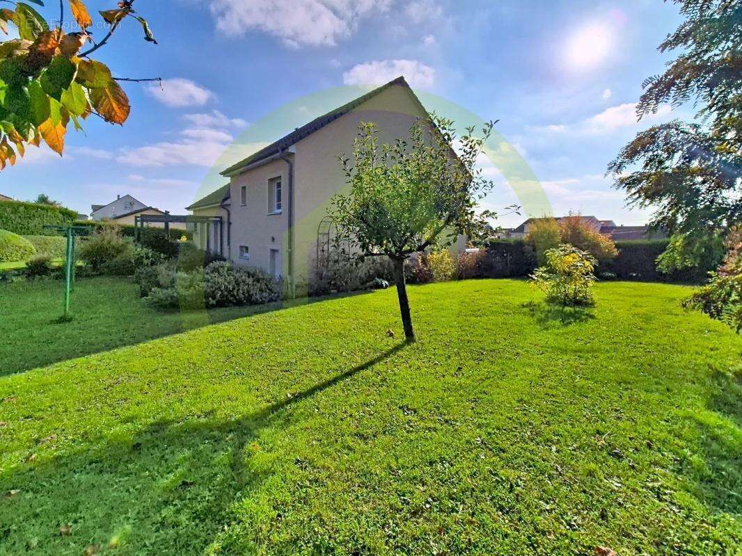 Maison à COSNES-ET-ROMAIN