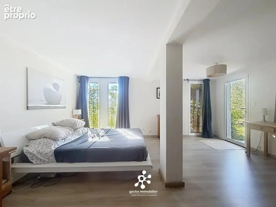 Carros - Les plans - Maison d’architecte avec piscine et terrain de 3000 m2 - photo 15