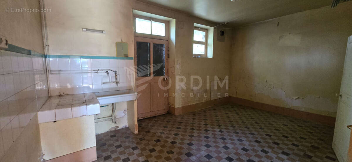 Maison à rénover avec terrain attenant - photo 4