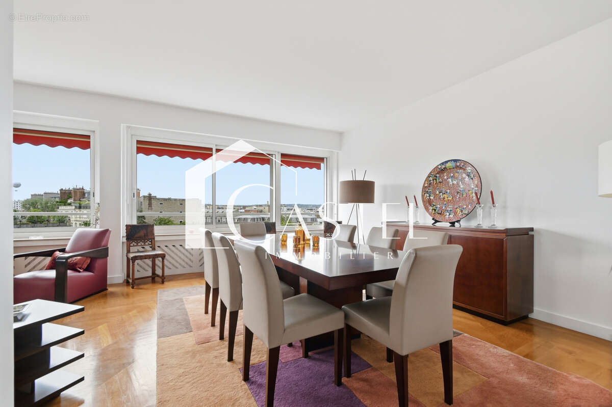 Appartement à PARIS-16E