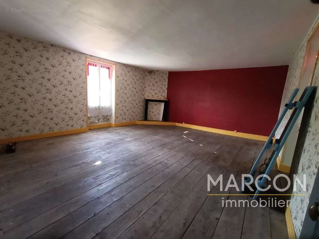 Maison à SAINT-MEDARD-LA-ROCHETTE