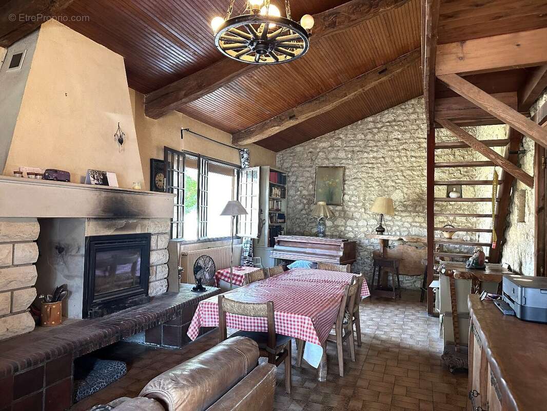 CHAMPAGNOLLES (17240)  4 pièces  104 000  FAI - photo 4