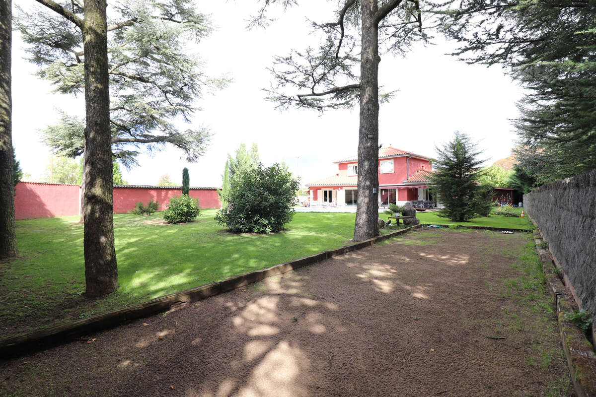 Maison à CHARBONNIERES-LES-BAINS