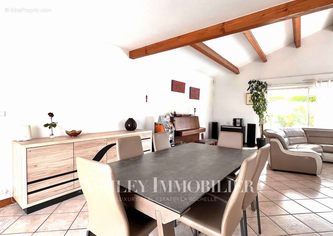 Exclusivité - à vendre 10 min de la rochelle  - maison familiale  5 chambres avec piscine et jardin2 - photo 5