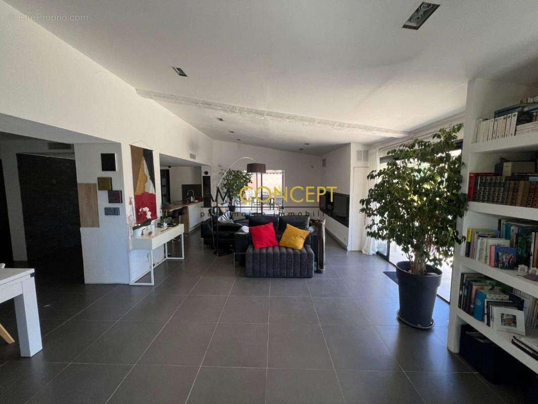 Villa d'exception à Contes - Volumes rares, piscine & dépe - photo 7