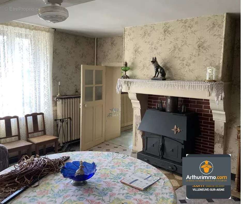 Maison à NEUFCHATEL-SUR-AISNE