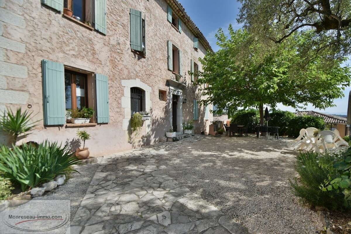 Appartement à LE ROURET