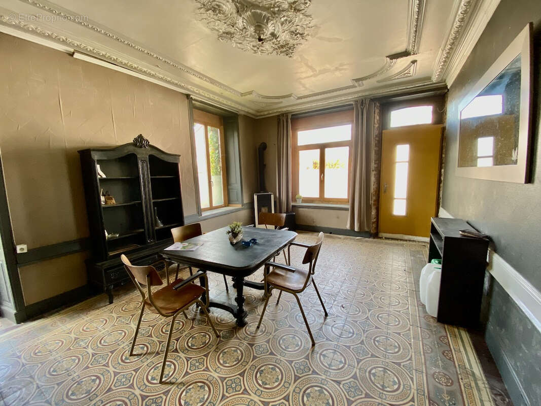 Maison à SARS-POTERIES