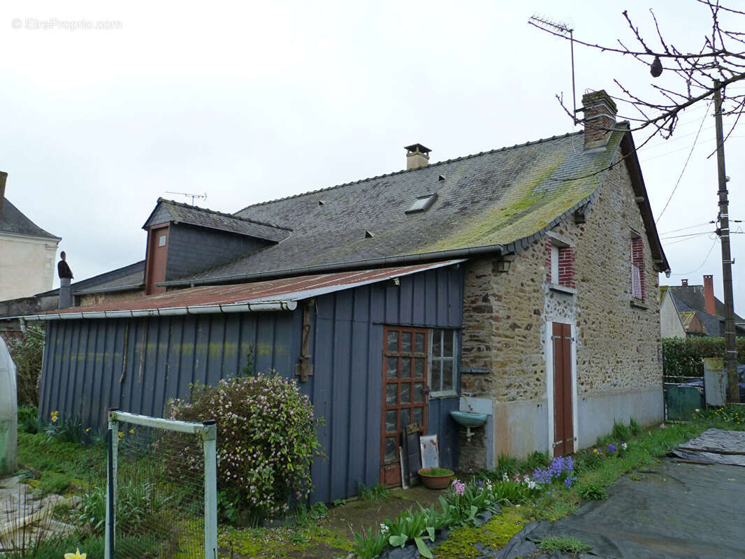 Maison à QUELAINES-SAINT-GAULT