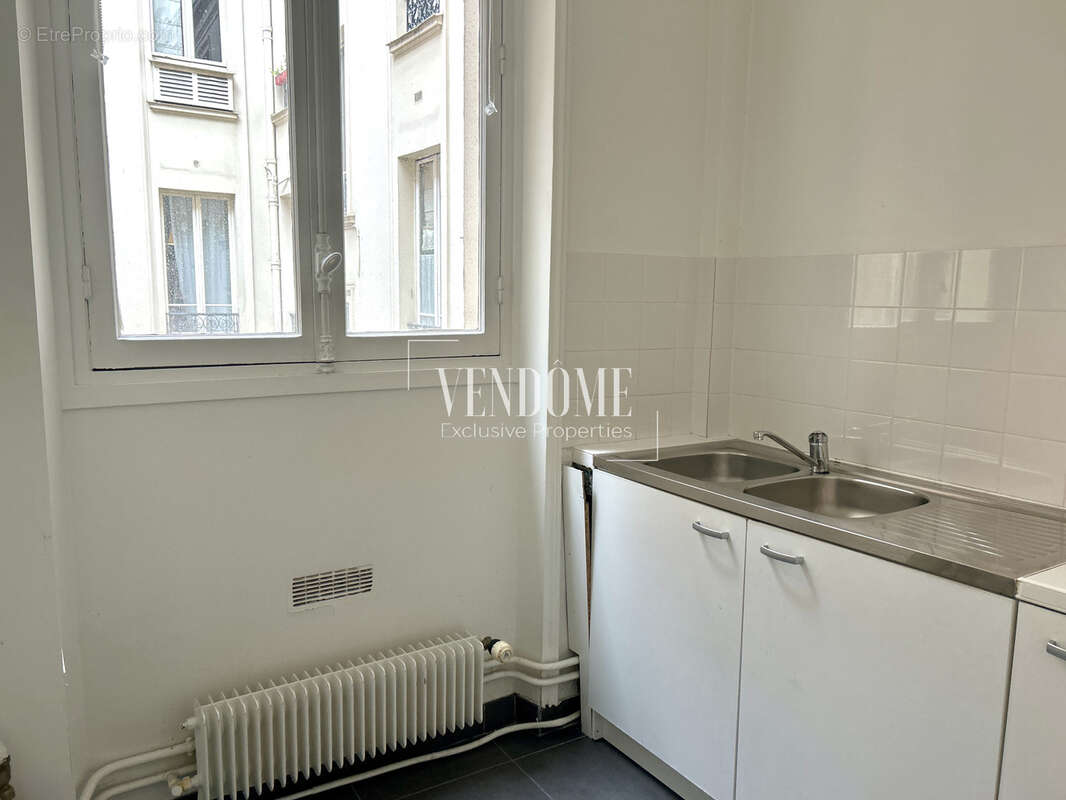 Appartement à PARIS-1E