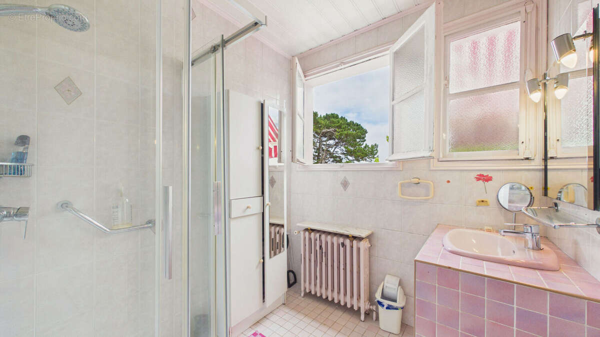 Anglet Montbrun - Maison de 117 m² sur un terrain de 508 m² - photo 9