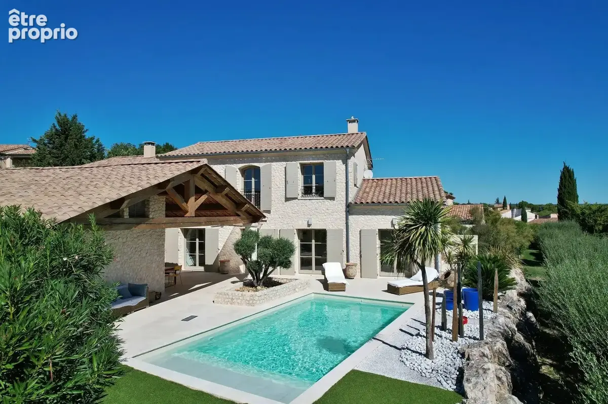 Uzès : Unique propriété avec jardin, piscine et vue - photo 5