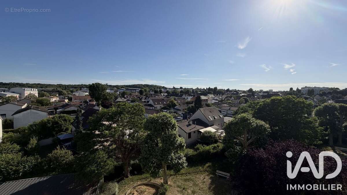 Appartement 56 m² à Les Clayes-Sous-Bois  - photo 2