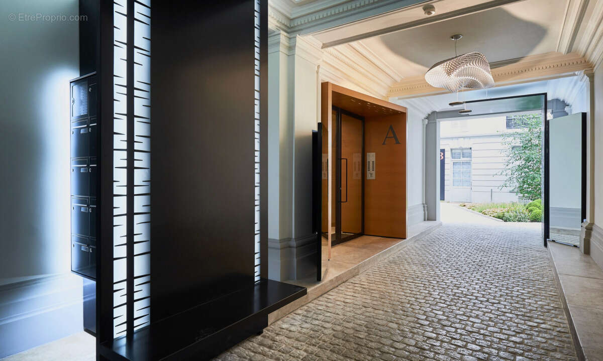 Appartement à PARIS-8E