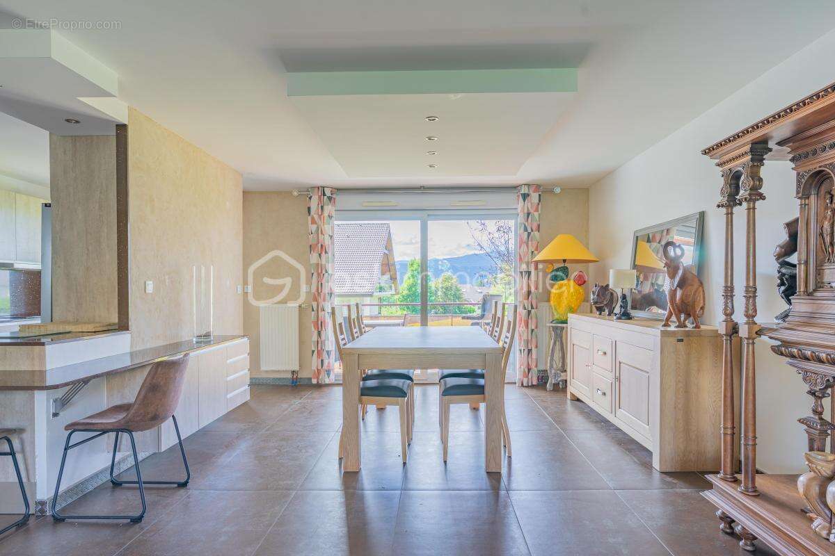 Appartement à POISY