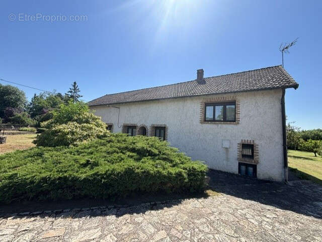 EXCLUSIVITE à AUXY, longère de plain pied avec hangar, étang et parc arboré. - photo 2