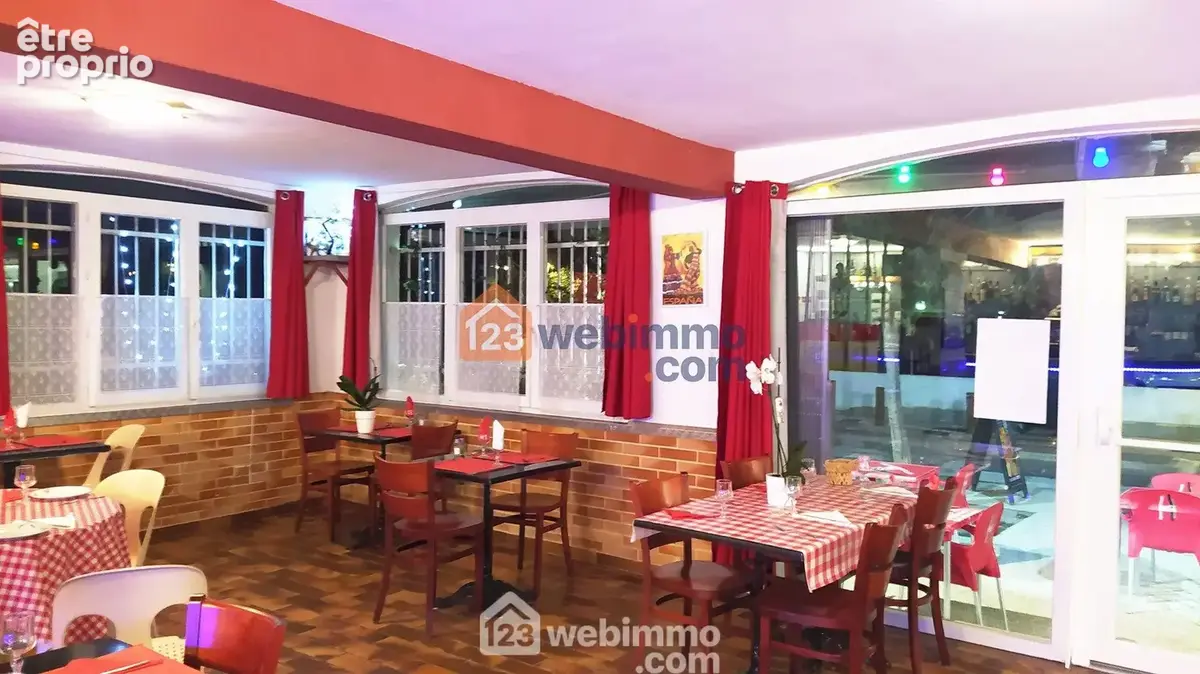Photo Commerce à Saintes-Maries-De-La-Mer au prix de 249 300€