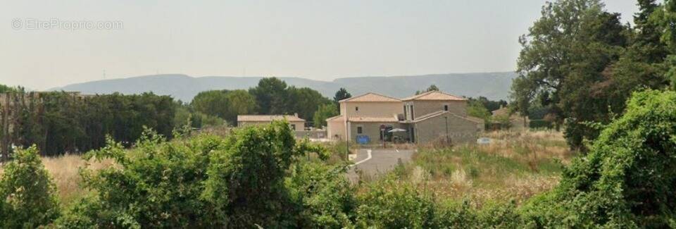 Terrain à SENAS