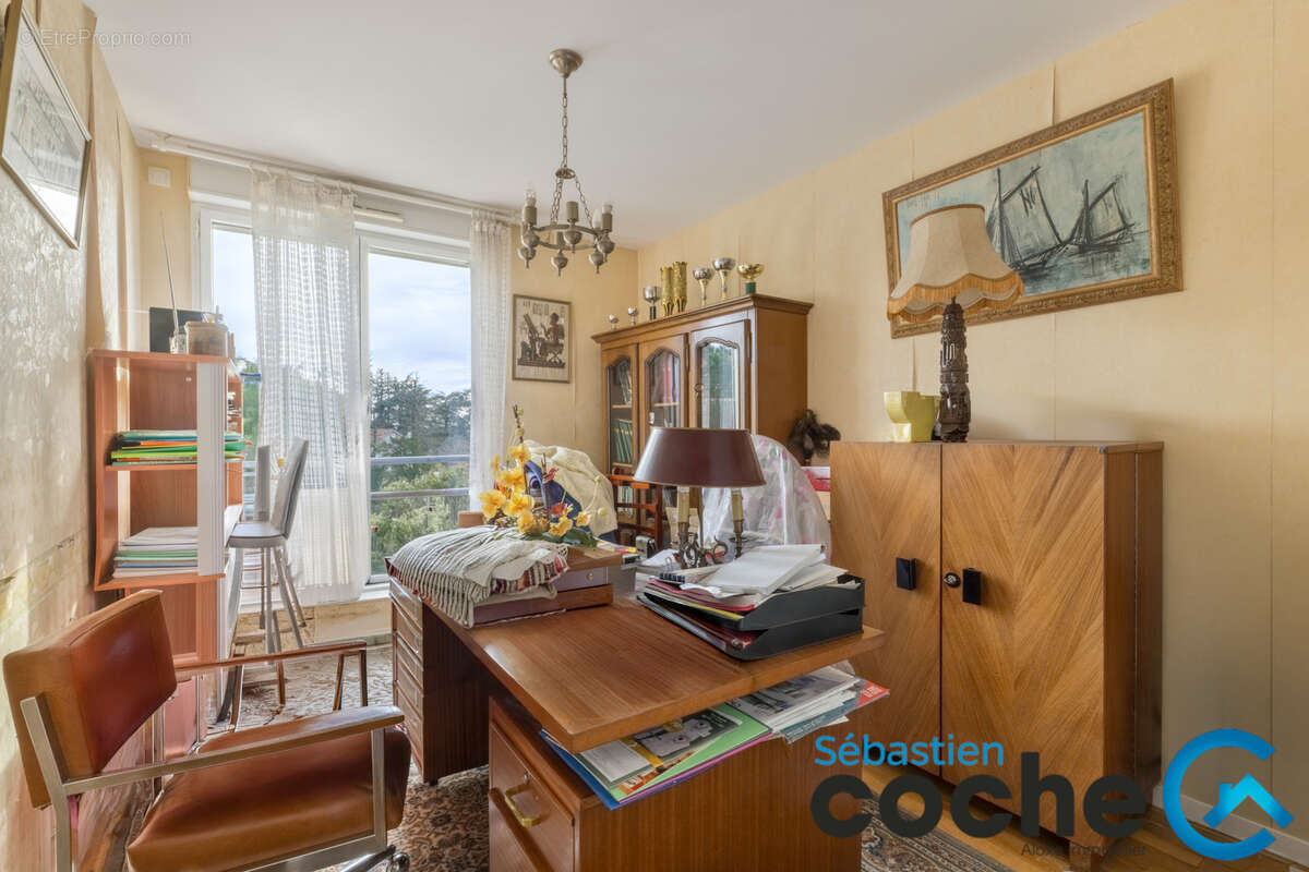 Appartement à CHARBONNIERES-LES-BAINS