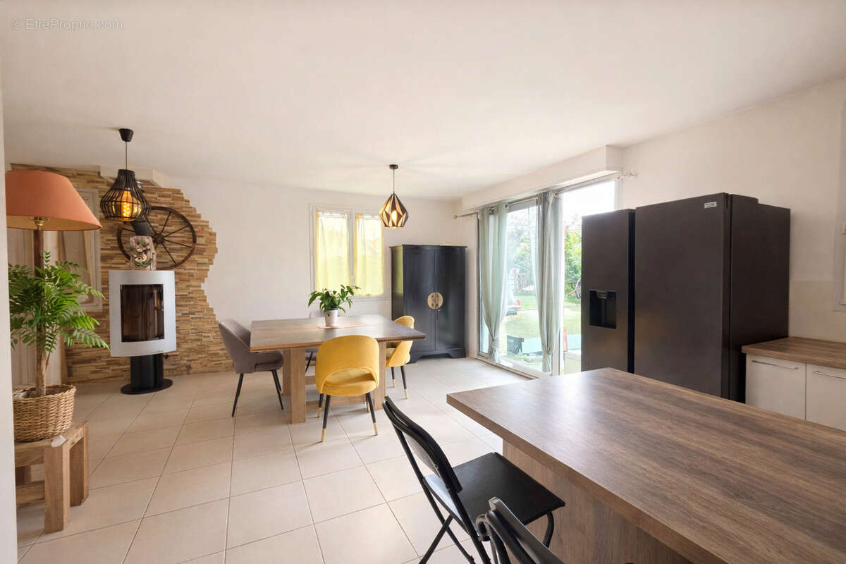 Maison à SOLLIES-VILLE